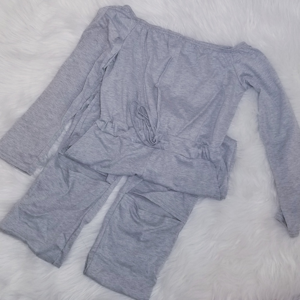 NWT Gray Off The Shoulder Long Sleeve JumpSuit - Picture 5 of 8